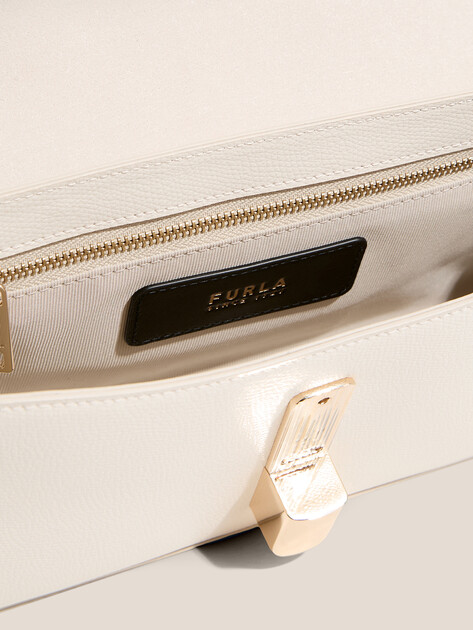 Женская сумка через плечо кросс-боди FURLA, Артикул FURLA IRIDE S CROSSBODY, молочно-бежевый | 4856245. Ракурс 4
