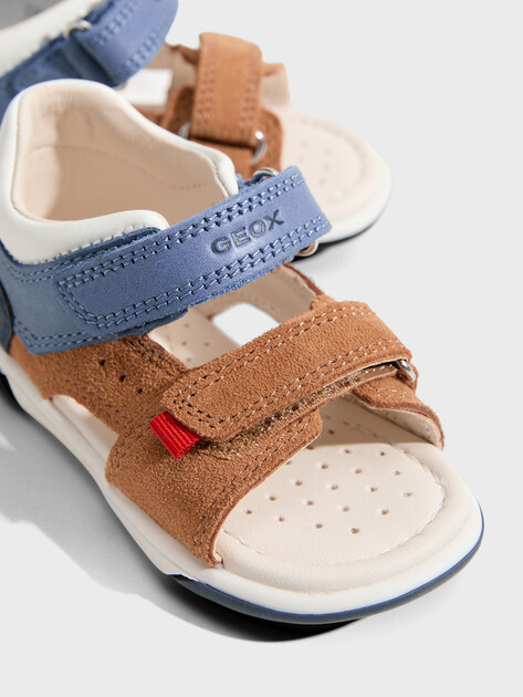 Детские сандалии GEOX B SANDAL ZAPITO BOY, Артикул B556EB, светло-коричневый | 4857602. Ракурс 3