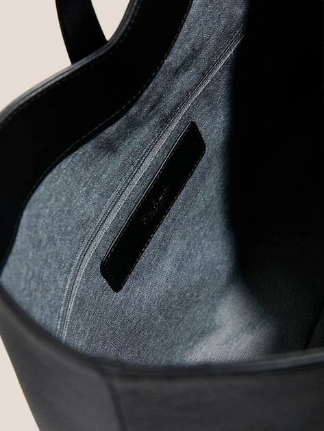 Женский тоут FURLA, Артикул FURLA GOCCIA L TOTE, черный | 4857627. Ракурс 4