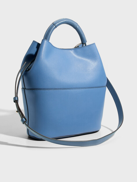 Женская сумка  FURLA, Артикул FURLA SFERA S BUCKET BAG 26, синий | 4857786. Ракурс 3