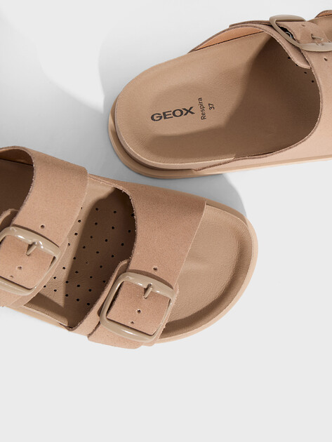 Женские шлепанцы GEOX D SANDYBETT, Артикул D558RA, пыльно-бежевый | 4857798. Ракурс 3