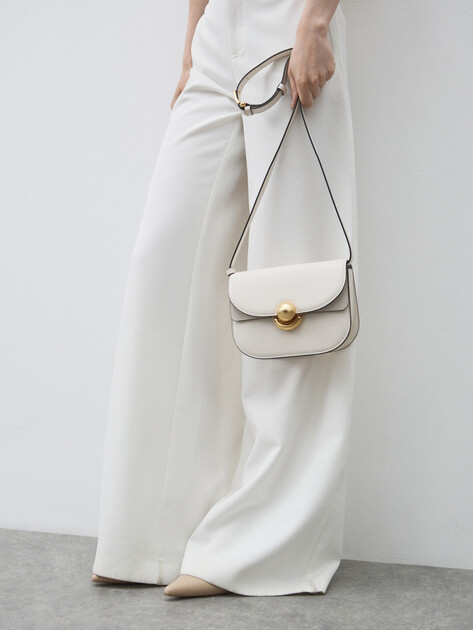Женская сумка через плечо кросс-боди FURLA, Артикул FURLA SFERA MINI CROSSBODY ROUND, молочно-белый | 4858082. Ракурс 5 Женская сумка через плечо кросс-боди FURLA, Артикул FURLA SFERA MINI CROSSBODY ROUND, молочно-белый | 4858082. Ракурс 5