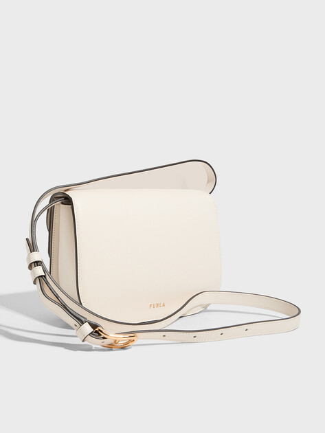 Женская сумка через плечо кросс-боди FURLA, Артикул FURLA SFERA MINI CROSSBODY ROUND, молочно-белый | 4858082. Ракурс 3 Женская сумка через плечо кросс-боди FURLA, Артикул FURLA SFERA MINI CROSSBODY ROUND, молочно-белый | 4858082. Ракурс 3