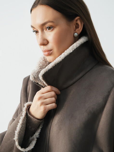 Женская дубленка  MAISON DAVID, Артикул ODRI_SDF-S, коричнево-серый | 4858103. Ракурс 3
