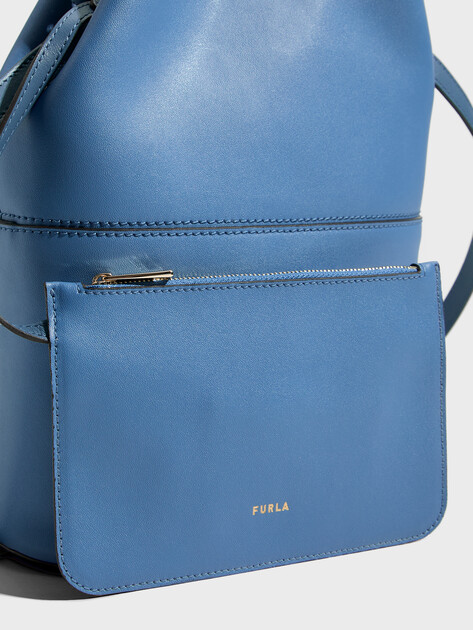 Женская сумка FURLA, Артикул FURLA SFERA S BUCKET BAG 23, синий | 4858222. Ракурс 2 Женская сумка FURLA, Артикул FURLA SFERA S BUCKET BAG 23, синий | 4858222. Ракурс 2