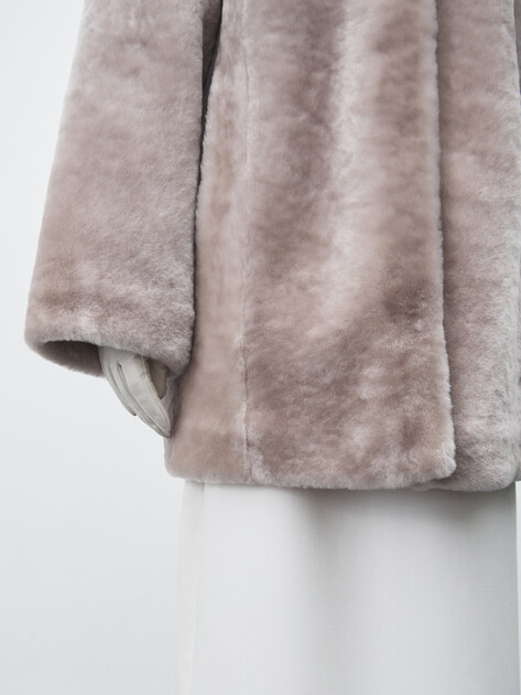 Женская шуба MAISON DAVID, Артикул GEORGETTE_STR, бежево-серый | 4865206. Ракурс 3 Женская шуба MAISON DAVID, Артикул GEORGETTE_STR, бежево-серый | 4865206. Ракурс 3