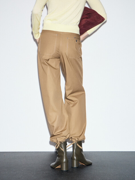 Женские широкие брюки  MO5CH1NO JEANS, Артикул 0301 FW25, светло-коричневый | 4883590. Ракурс 4