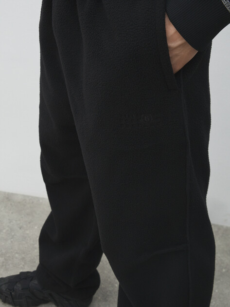 Мужские брюки MM6 MAISON MARGIELA, Артикул SH0KA0050, черный | 4887177. Ракурс 3