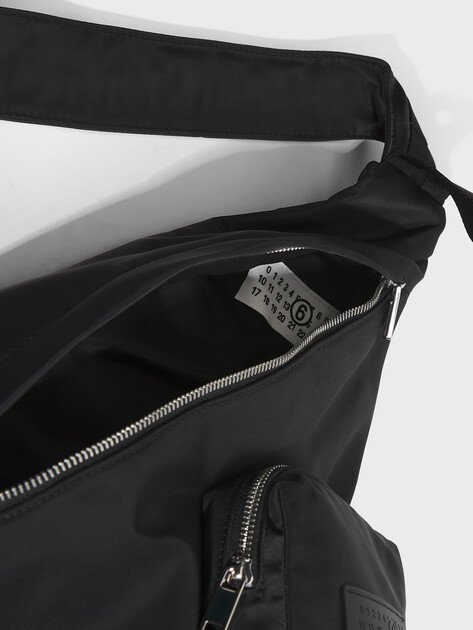 Рюкзак MM6 MAISON MARGIELA JAPANESE SLING BAG, Артикул SB5WG0019, черный | 4887711. Ракурс 4 Рюкзак MM6 MAISON MARGIELA JAPANESE SLING BAG, Артикул SB5WG0019, черный | 4887711. Ракурс 4