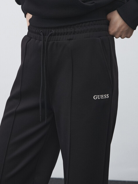 Женские брюки GUESS CARMEN WIDE LEG PANTS, Артикул V5YB03KCX22, черный | 4890239. Ракурс 3 Женские брюки GUESS CARMEN WIDE LEG PANTS, Артикул V5YB03KCX22, черный | 4890239. Ракурс 3
