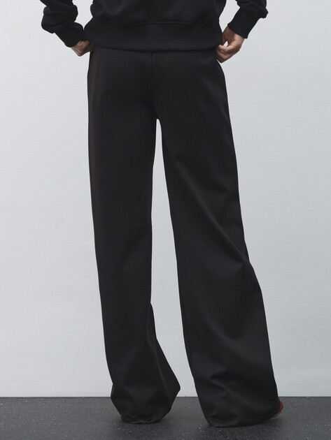 Женские брюки GUESS CARMEN WIDE LEG PANTS, Артикул V5YB03KCX22, черный | 4890239. Ракурс 4 Женские брюки GUESS CARMEN WIDE LEG PANTS, Артикул V5YB03KCX22, черный | 4890239. Ракурс 4