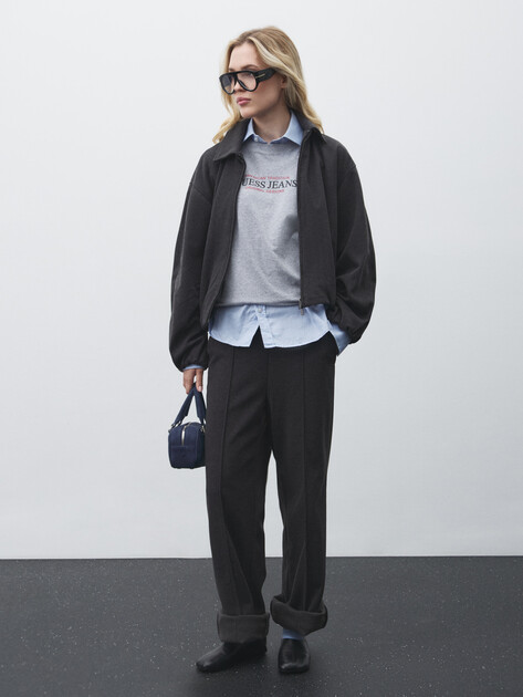 Женская футболка GUESS JEANS GJ SS CN OS AMERICAN TR TEE, Артикул W4YI08K8HM0, светло-серый | 4890971. Ракурс 2