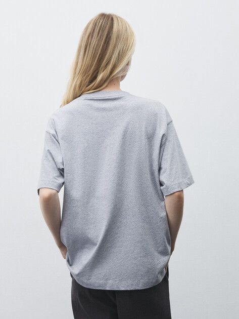 Женская футболка GUESS JEANS GJ SS CN OS AMERICAN TR TEE, Артикул W4YI08K8HM0, светло-серый | 4890971. Ракурс 4