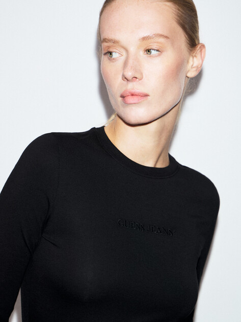 Женский лонгслив GUESS JEANS GJ LS CN SLIM LOGO EMB TEE, Артикул W4YI22J1314, черный | 4891005. Ракурс 3