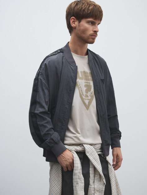 Мужской бомбер GUESS GUERINO FULL ZIP TRACKSUIT, Артикул Z5YQ16WGAC0, темно-серый | 4891012. Ракурс 5