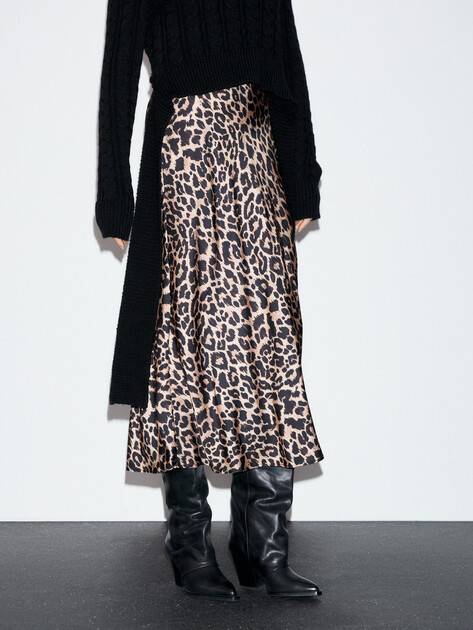 Юбка  миди GUESS SIBILLA LONG SATIN SKIRT, Артикул W5YD55WF1T2, леопардовый принт | 4891014. Ракурс 2