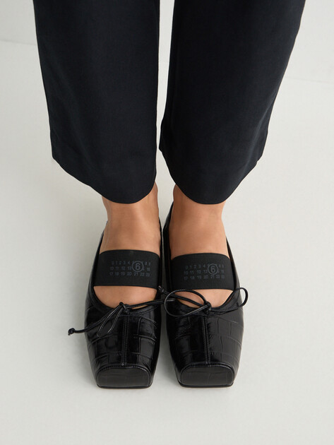 Женские балетки мэри-джейн MM6 MAISON MARGIELA BALLET SHOE, Артикул S59WZ0103, черный | 4898811. Ракурс 7