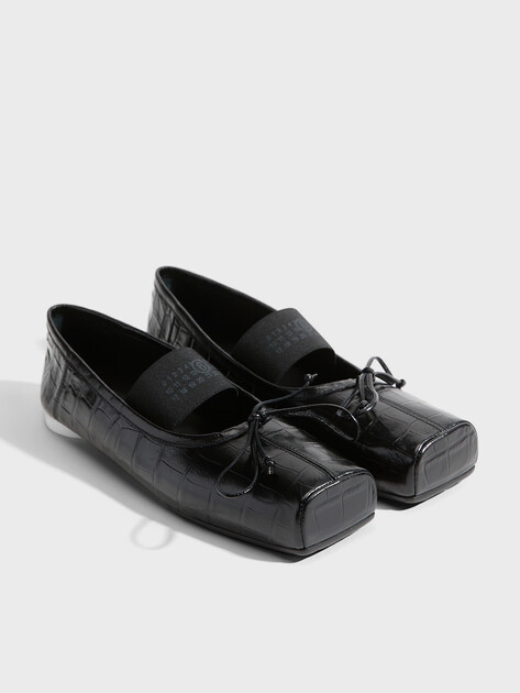 Женские балетки мэри-джейн MM6 MAISON MARGIELA BALLET SHOE, Артикул S59WZ0103, черный | 4898811. Ракурс 2