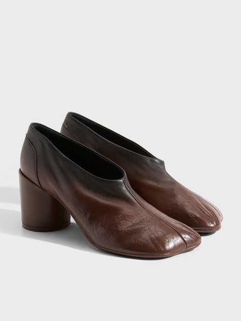Женские туфли MM6 MAISON MARGIELA COURT SHOE, Артикул S66WL0067, коричневый | 4898827. Ракурс 2