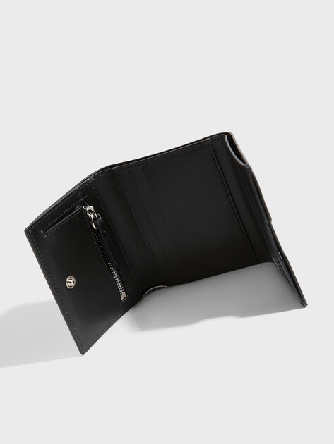 Портмоне MM6 MAISON MARGIELA TRIFOLD WALLET, Артикул SA6UI0030, черный | 4903023. Ракурс 3