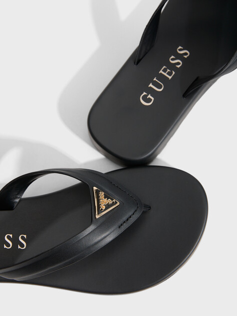 Женские вьетнамки GUESS CANDRY, Артикул FLJCNYELE24, черный | 4905878. Ракурс 3