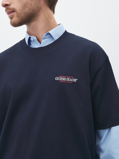 Мужская футболка GUESS JEANS GJ SS CN OS AMERICAN TRAD TEE, Артикул M4BI75K8FQ4, темно-синий | 4907408. Ракурс 3