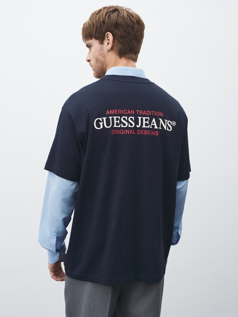 Мужская футболка GUESS JEANS GJ SS CN OS AMERICAN TRAD TEE, Артикул M4BI75K8FQ4, темно-синий | 4907408. Ракурс 4