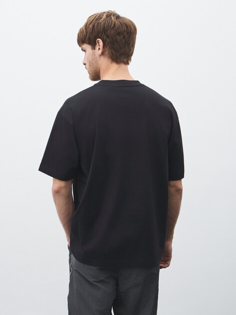 Мужская футболка GUESS JEANS GJ SS CN OS LOGO EMB TEE, Артикул M4YI44K8FQ4, черный | 4908016. Ракурс 4