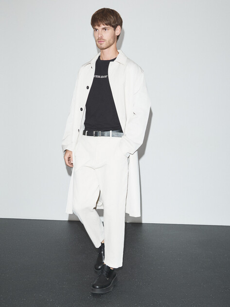 Мужской лонгслив GUESS JEANS GJ LS CN REG EMBRO TEE, Артикул M5RI84K8HM0, черный | 4908046. Ракурс 2