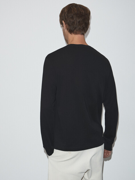 Мужской лонгслив GUESS JEANS GJ LS CN REG EMBRO TEE, Артикул M5RI84K8HM0, черный | 4908046. Ракурс 4