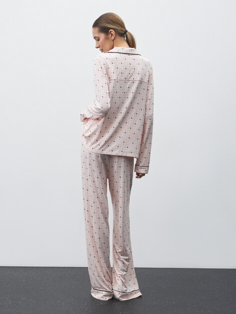 Женская пижама GUESS SASHA PJ SET, Артикул O5RX08KCIN2, бледно-розовый | 4908710. Ракурс 4 Женская пижама GUESS SASHA PJ SET, Артикул O5RX08KCIN2, бледно-розовый | 4908710. Ракурс 4