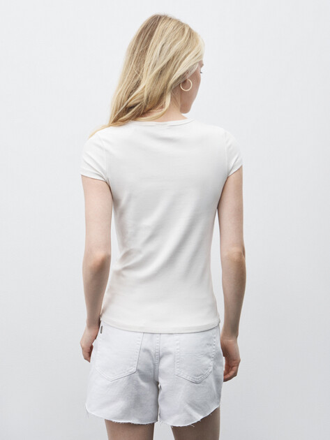 Женская футболка GUESS KIARA SS T-SHIRT, Артикул V4BI16KCIV1, белый | 4908912. Ракурс 4