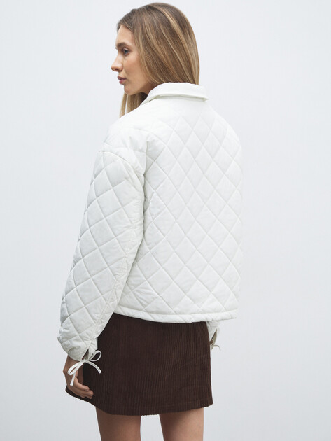 Женская куртка GUESS BIANCA PUFFER QUILTED JACKET, Артикул V5YL13WHE92, белый | 4908947. Ракурс 4 Женская куртка GUESS BIANCA PUFFER QUILTED JACKET, Артикул V5YL13WHE92, белый | 4908947. Ракурс 4