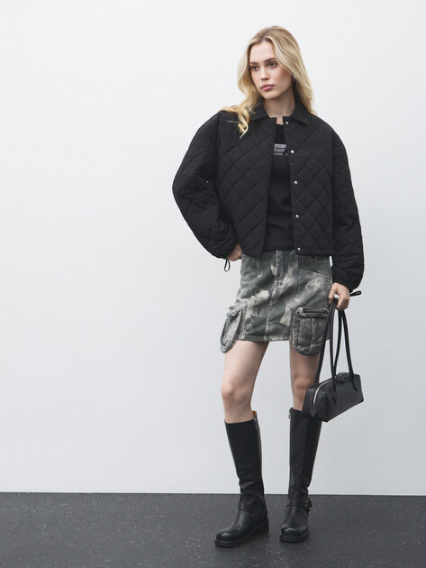 Женская куртка GUESS BIANCA PUFFER QUILTED JACKET, Артикул V5YL13WHE92, черный | 4908952. Ракурс 2 Женская куртка GUESS BIANCA PUFFER QUILTED JACKET, Артикул V5YL13WHE92, черный | 4908952. Ракурс 2