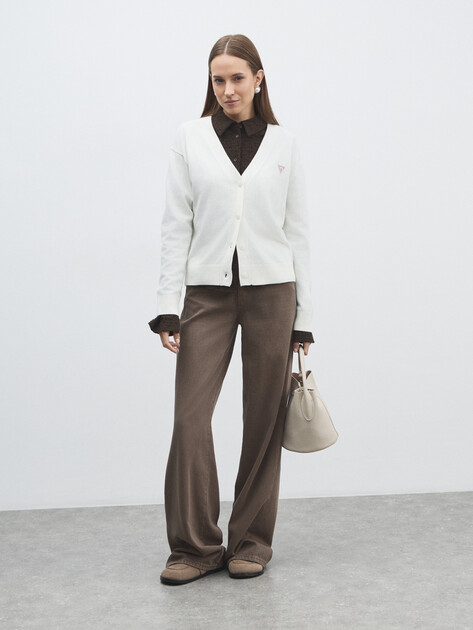 Женский кардиган GUESS JEANS GJ LS VN MINI TRIANGLE CARDI, Артикул W4BR16Z3HO2, молочно-белый | 4909001. Ракурс 2 Женский кардиган GUESS JEANS GJ LS VN MINI TRIANGLE CARDI, Артикул W4BR16Z3HO2, молочно-белый | 4909001. Ракурс 2