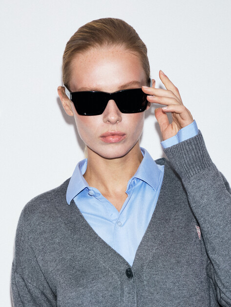 Женский кардиган GUESS JEANS GJ LS VN MINI TRIANGLE CARDI, Артикул W4BR16Z3HO2, серый | 4909008. Ракурс 3