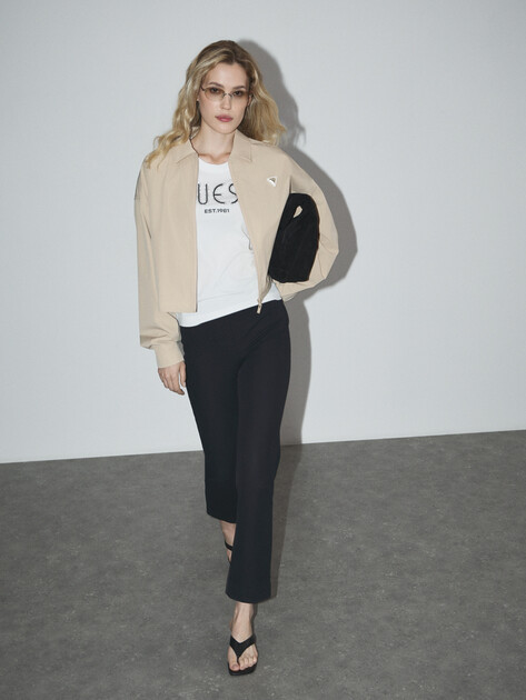 Женская футболка GUESS CN SS GUESS LOGO TEE, Артикул W5YI05J1314, белый | 4909408. Ракурс 2 Женская футболка GUESS CN SS GUESS LOGO TEE, Артикул W5YI05J1314, белый | 4909408. Ракурс 2