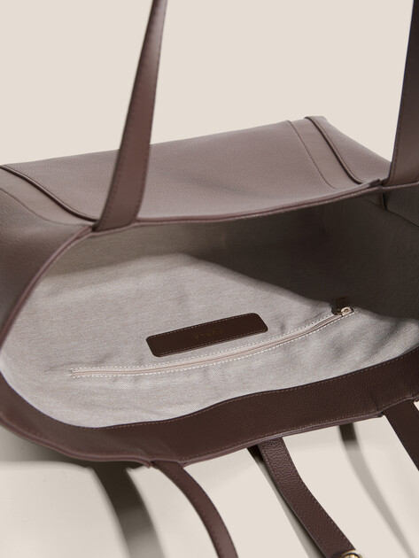 Женский тоут FURLA, Артикул FURLA GOCCIA L TOTE, шоколадный | 4912082. Ракурс 4