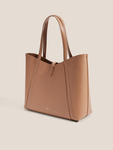 Женский тоут FURLA, Артикул FURLA GOCCIA L TOTE, светло-коричневый | 4912084. Ракурс 3