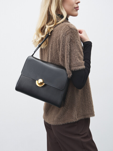 Женская сумка FURLA, Артикул FURLA DOMUS S SHOULDER BAG 27, черный | 4912168. Ракурс 5 Женская сумка FURLA, Артикул FURLA DOMUS S SHOULDER BAG 27, черный | 4912168. Ракурс 5