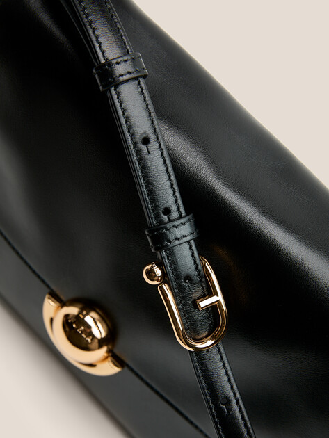 Женская сумка FURLA, Артикул FURLA DOMUS S SHOULDER BAG 27, черный | 4912168. Ракурс 2 Женская сумка FURLA, Артикул FURLA DOMUS S SHOULDER BAG 27, черный | 4912168. Ракурс 2