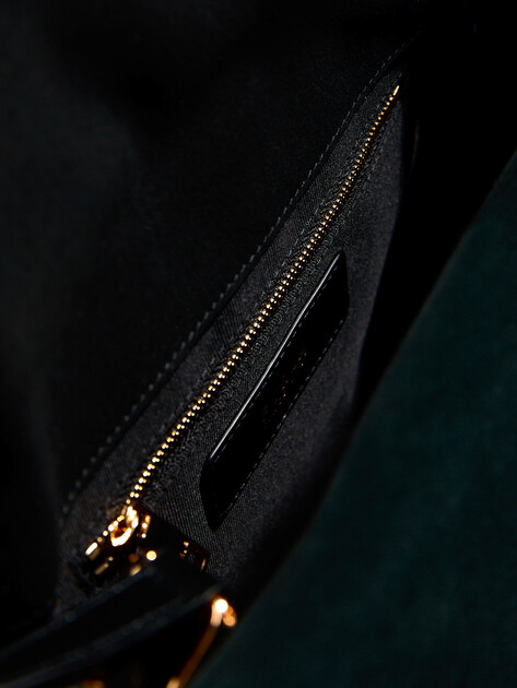 Женская сумка FURLA, Артикул FURLA DOMUS S SHOULDER BAG 27, черный | 4912168. Ракурс 4 Женская сумка FURLA, Артикул FURLA DOMUS S SHOULDER BAG 27, черный | 4912168. Ракурс 4