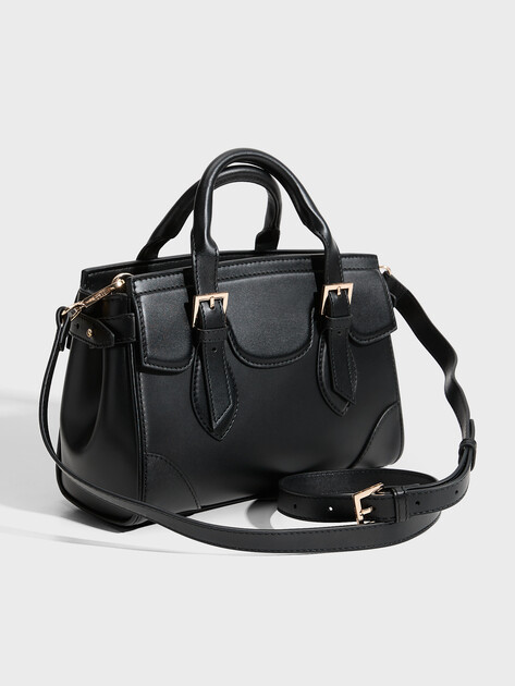 Женский тоут GUESS SOFIA SMALL SATCHEL, Артикул HWDIAAP6236, черный | 4913448. Ракурс 3