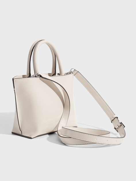 Женская сумка GUESS ARNELA II MINI TOTE, Артикул HWNY9723750, бледно-серый | 4913492. Ракурс 3 Женская сумка GUESS ARNELA II MINI TOTE, Артикул HWNY9723750, бледно-серый | 4913492. Ракурс 3