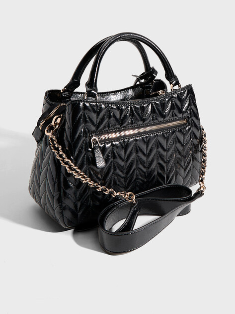 Женский тоут GUESS CHERYL TRIPLE COMP SATCHEL, Артикул HWTQ9720060, черный | 4913565. Ракурс 3
