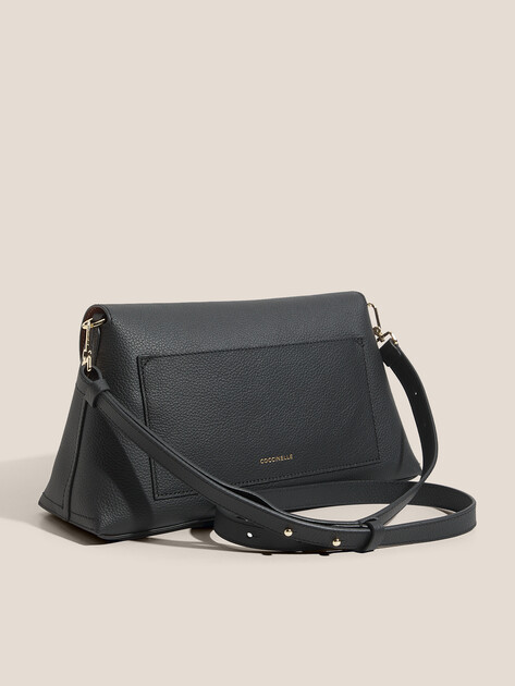 Женская сумка  COCCINELLE HANDBAG DOUBLE GRAINY LEATHER, Артикул E1 TOA 12 01 01, черный | 4919146. Ракурс 3