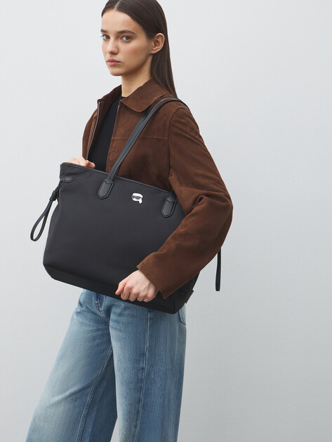 Женский тоут KARL LAGERFELD ikon nylon tote, Артикул A4W30011, черный | 4919274. Ракурс 5 Женский тоут KARL LAGERFELD ikon nylon tote, Артикул A4W30011, черный | 4919274. Ракурс 5