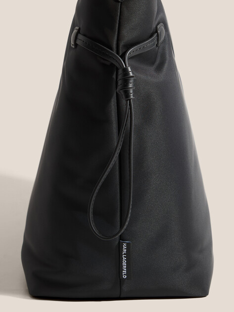 Женский тоут KARL LAGERFELD ikon nylon tote, Артикул A4W30011, черный | 4919274. Ракурс 2 Женский тоут KARL LAGERFELD ikon nylon tote, Артикул A4W30011, черный | 4919274. Ракурс 2