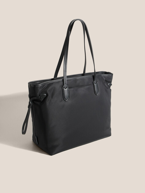 Женский тоут KARL LAGERFELD ikon nylon tote, Артикул A4W30011, черный | 4919274. Ракурс 3 Женский тоут KARL LAGERFELD ikon nylon tote, Артикул A4W30011, черный | 4919274. Ракурс 3