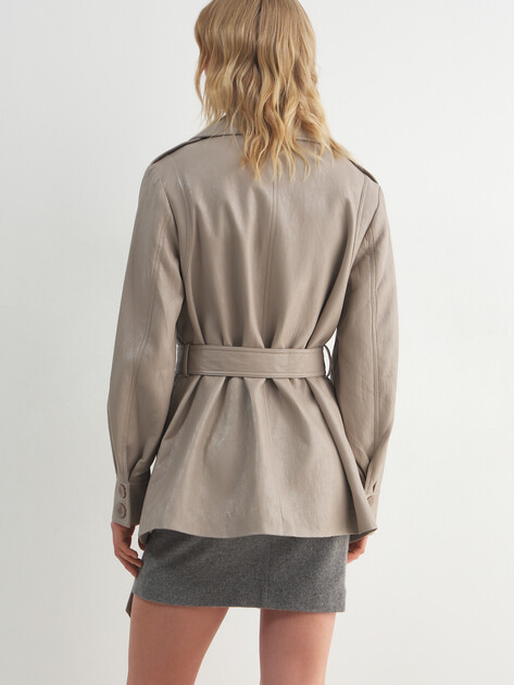 Женский плащ-тренч с поясом MAISON DAVID, Артикул ML-PU122002, пыльно-бежевый | 4922025. Ракурс 4